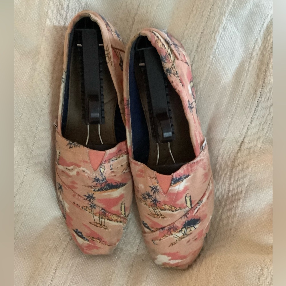TOMS South Pacific Island Print Alpargatas Size 8